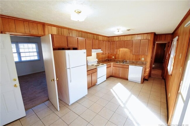 Building Photo - 4738 Rosehill Rd