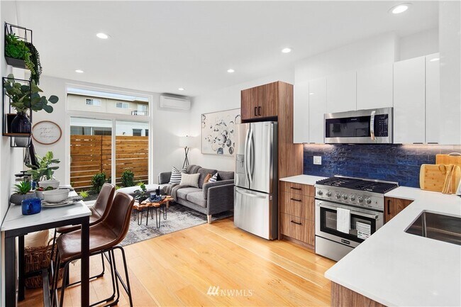 Foto del edificio - 5439 California Ave SW
