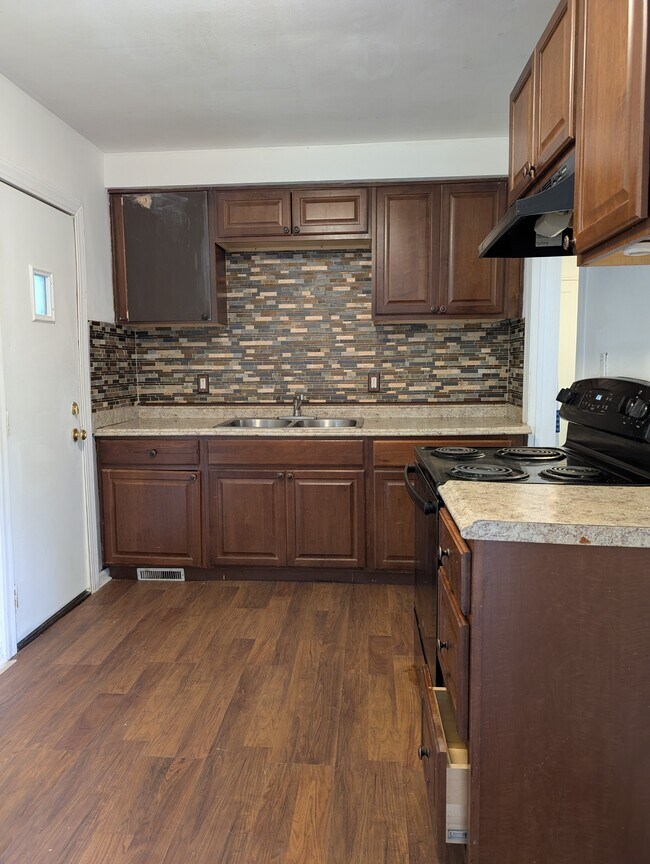 Building Photo - 20242 Ward Ave