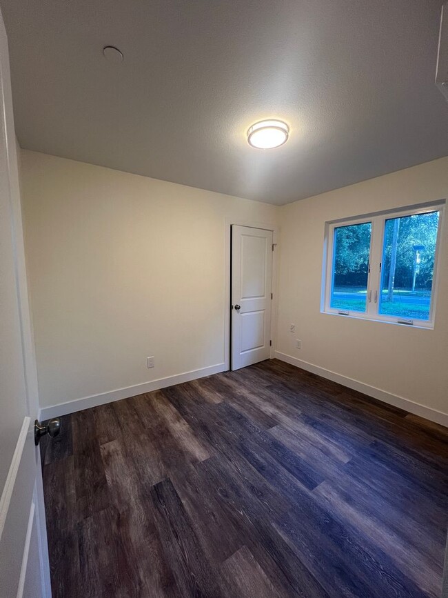 Building Photo - Beautiful Newly Constructed 2BR Cottage in...