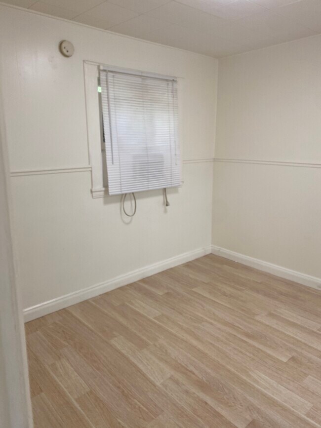 Building Photo - 3833 Vinton Ave