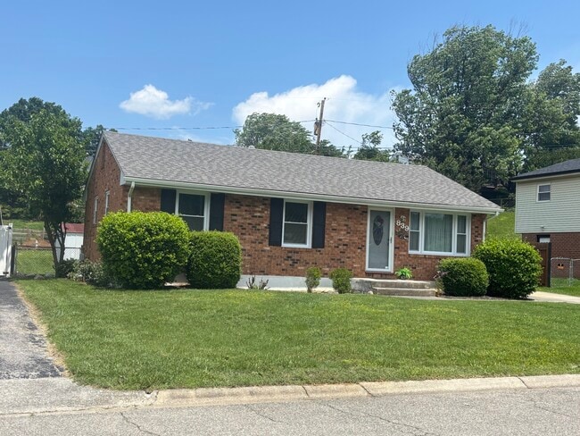 Building Photo - 839 Pyrtle Dr