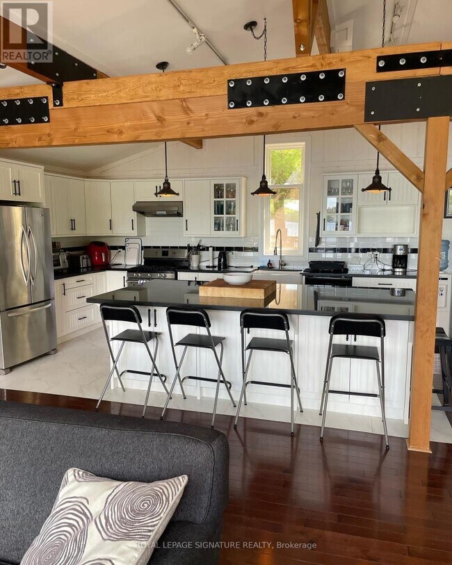 Photo du bâtiment - 1127 Sunny Lake Rd