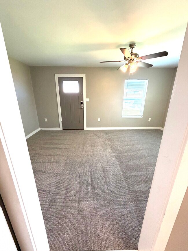 Sala de estar - 2248 Areba St