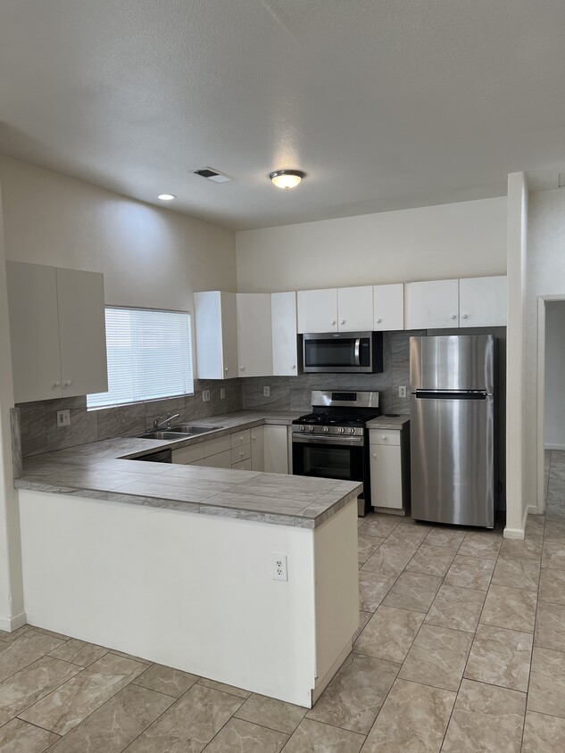 Primary Photo - 79641 Avenue 42