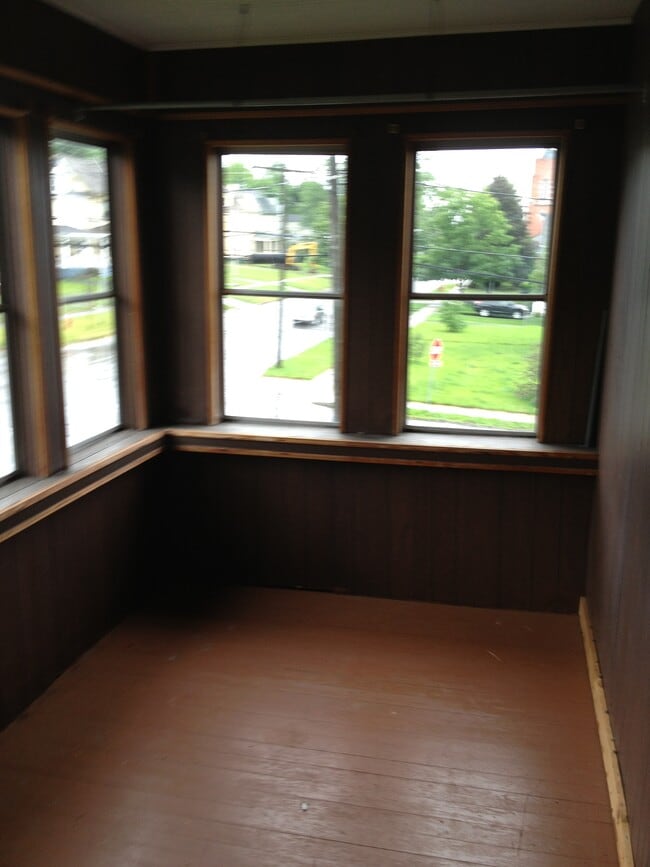 enclosed porch - 221 Ulster St