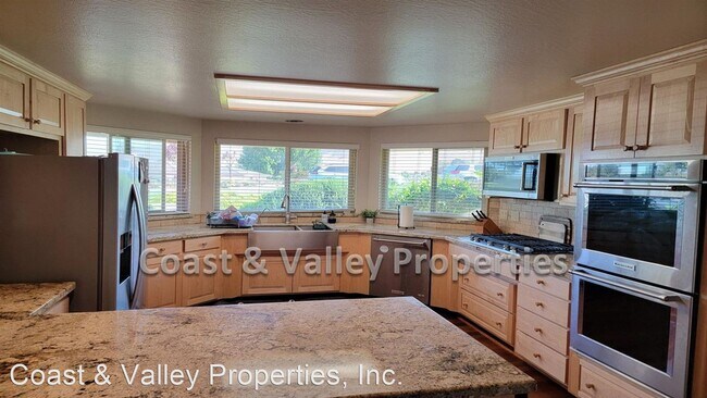Building Photo - 3 br, 2.5 bath House - 17560 Foothill Circle