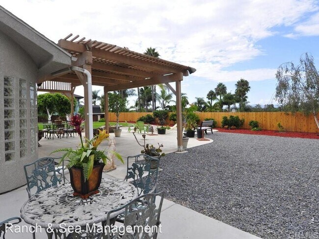 Building Photo - 5 br, 4 bath House - 1195 Sunset Dr