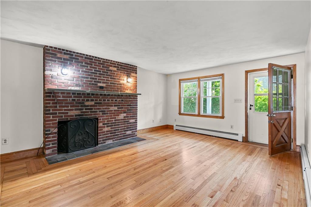 Primary Photo - 17 Shields St