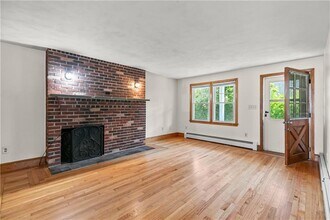 Building Photo - 17 Shields St