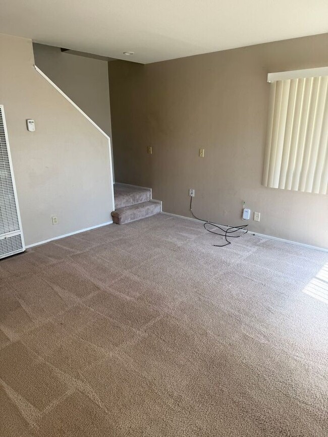 Building Photo - Great 2 Bedrooms 1 Bath