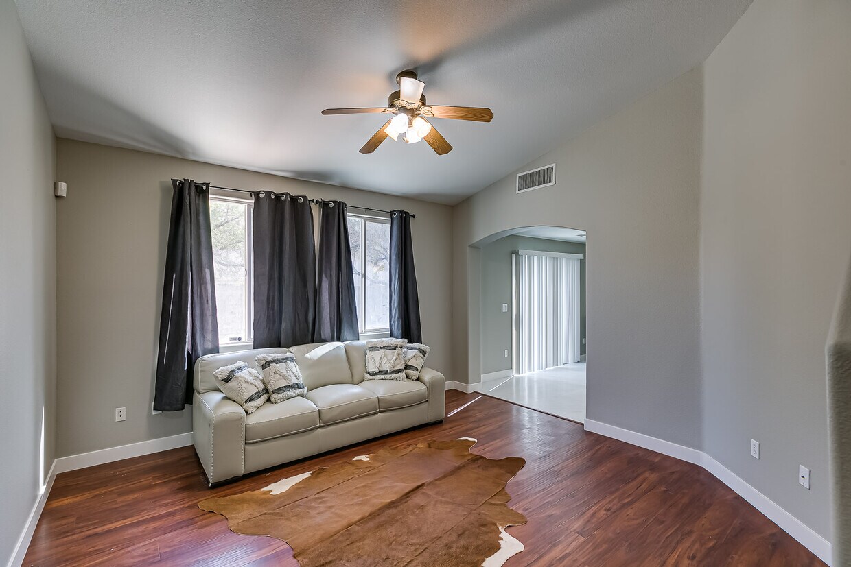 Foto principal - 7252 Quarterhorse Ln