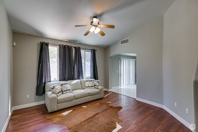 Building Photo - 7252 Quarterhorse Ln