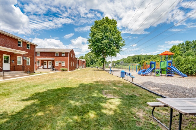 Townhouse Court - Townhouse Court Apartments