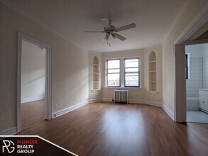 Building Photo - 4829 N Damen Ave