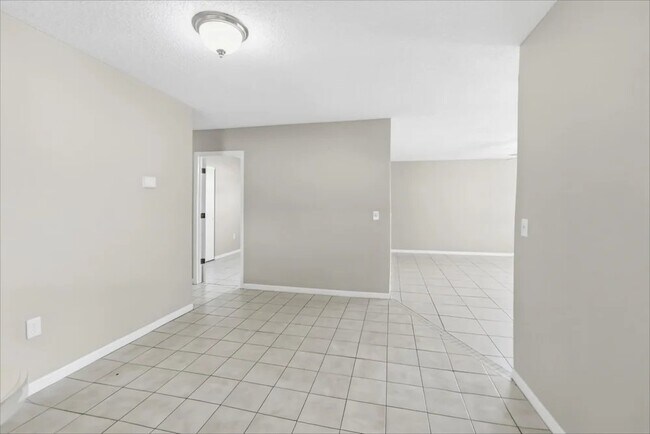 Foto del edificio - 554 Freeport Ave N