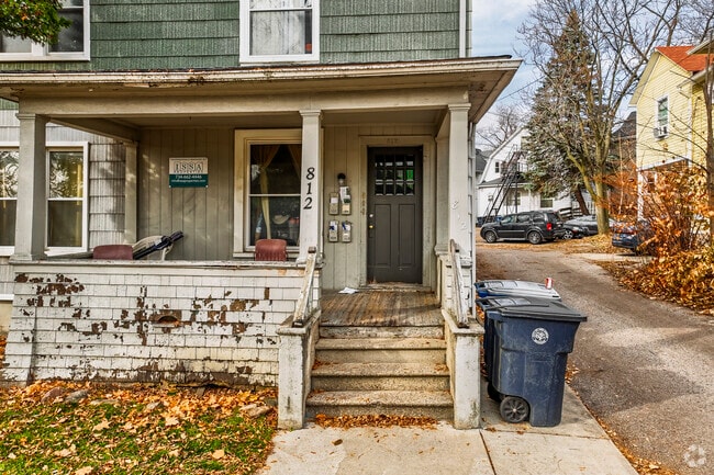 Building Photo - 812 Mary St