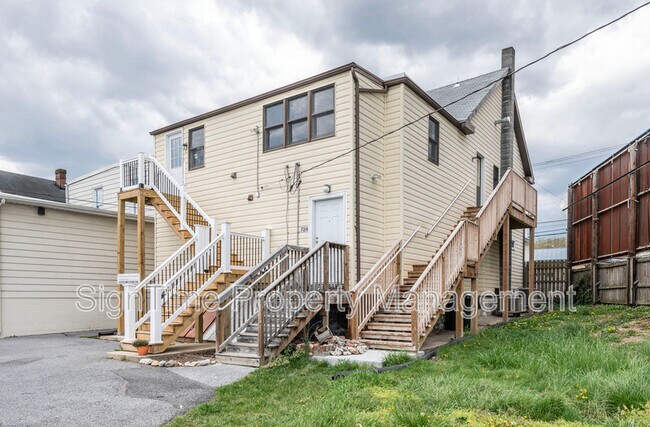 Building Photo - 726 Potomac Avenue