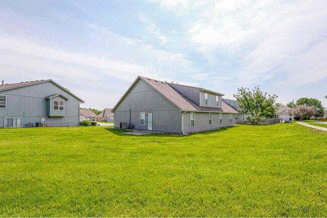 Foto del edificio - 232 SW Chartwell Cir