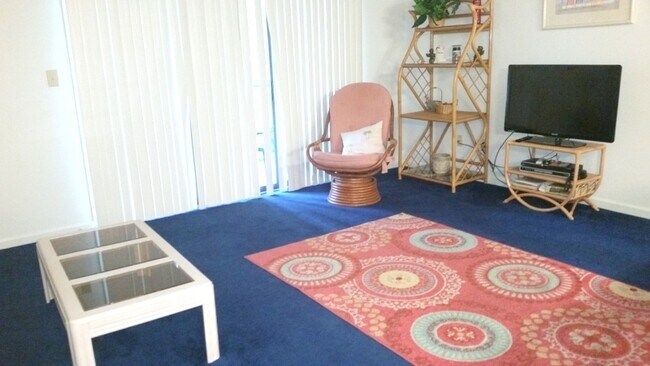 Building Photo - Golf Colony Unit 21F 2 Bedroom/2 Bathroom
