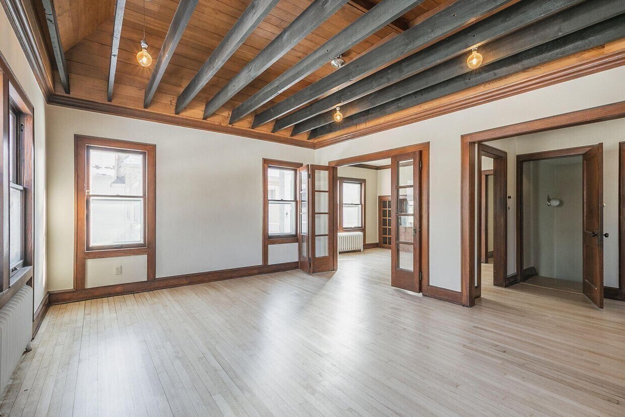 Primary Photo - 2501 E Stratford Ct