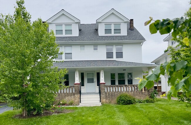 Foto del edificio - 2407 Woodmere Dr