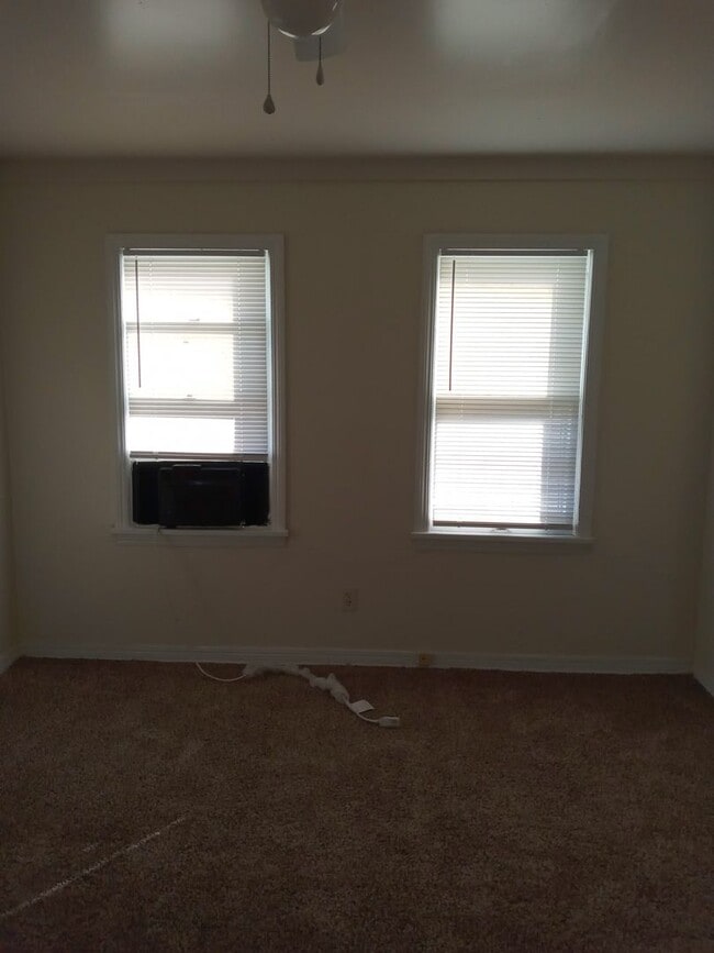 Building Photo - Nice 1 bed, 1 bath Duplex