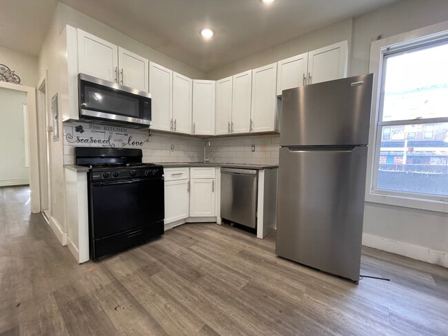 191 Wegman Pkwy 1R - 187 Wegman Pky