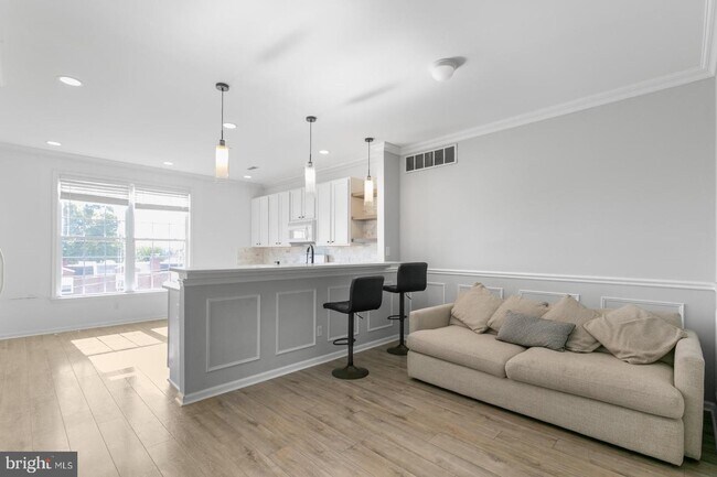Building Photo - 267 Osborn St