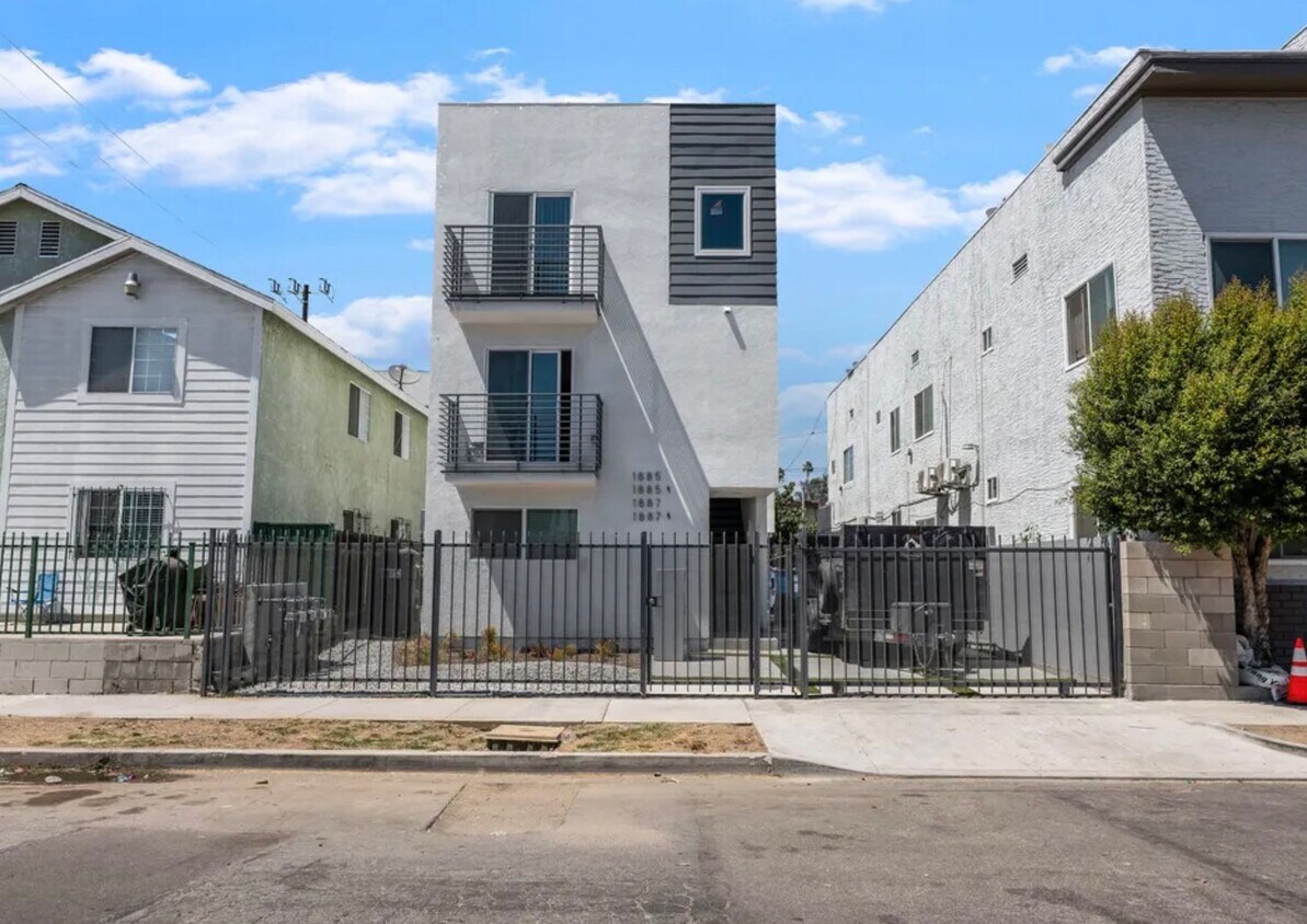 Photo - 1885 W 20th St