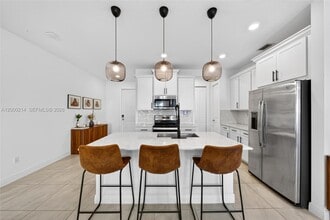 Building Photo - 4349 Veleiros Ave