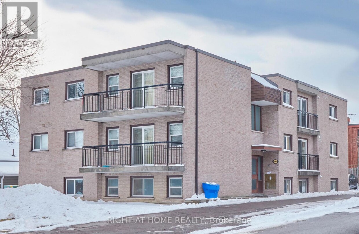 Primary Photo - 946-946 Masson St