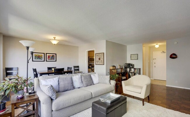 Sala de estar - 4515 Willard Ave