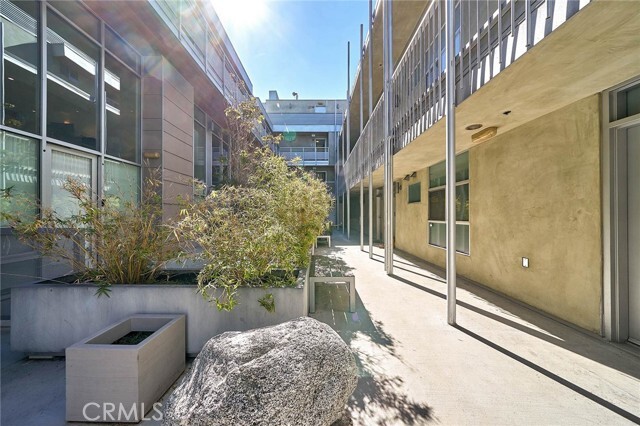 Building Photo - 5806 Waring Ave