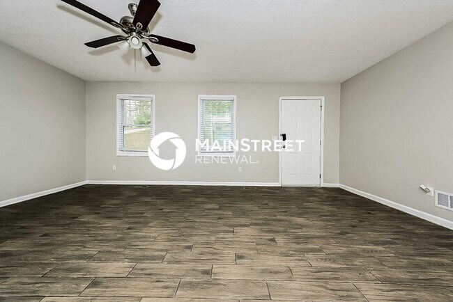 Foto del edificio - 4 Bedroom Pet-Friendly Home in NEWNAN, GA with Main Street Renewal