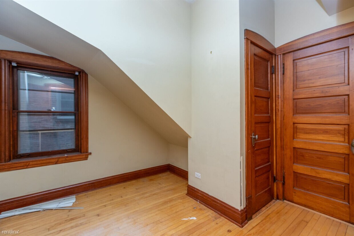 Building Photo - 3 br, 1 bath Condo - 2722 N Monticello Ave