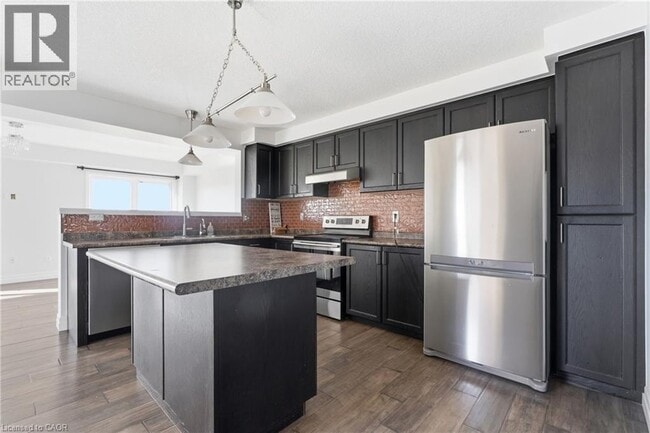 Building Photo - 287 Westmeadow Dr