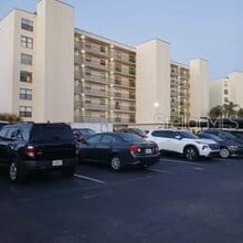 Building Photo - 1000 Cove Cay Dr