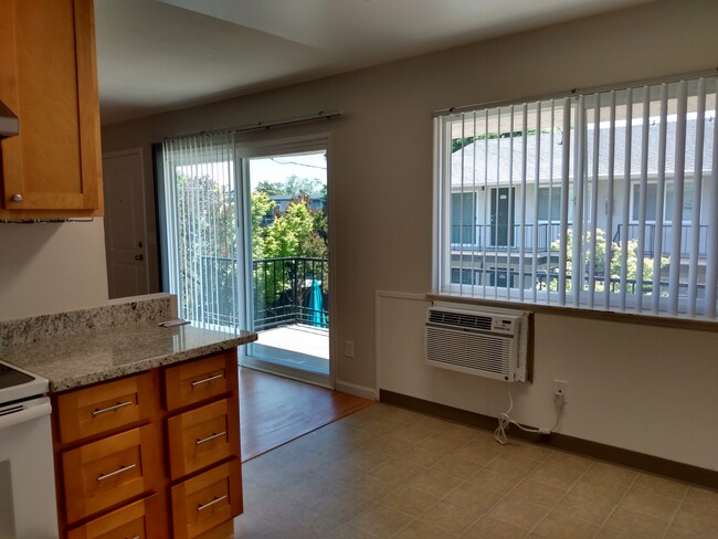 Foto del edificio - 2 bedroom Renovated unit. West San Jose $1...