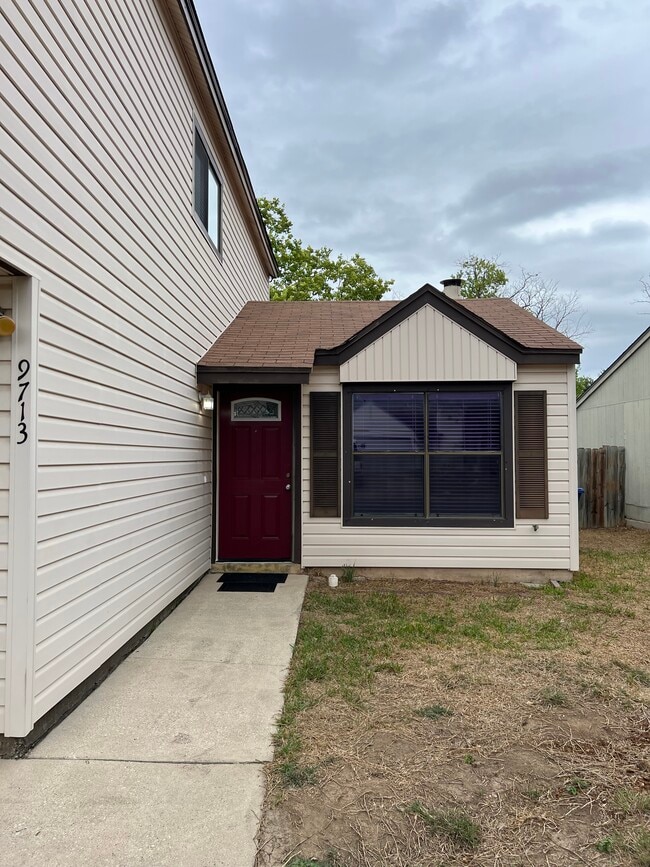 Building Photo - 9713 Village Briar