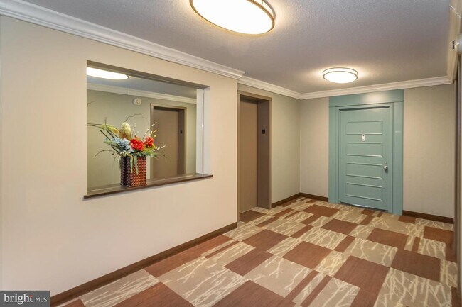 Building Photo - 309 Yoakum Pkwy