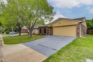 Building Photo - 625 Hollyberry Dr