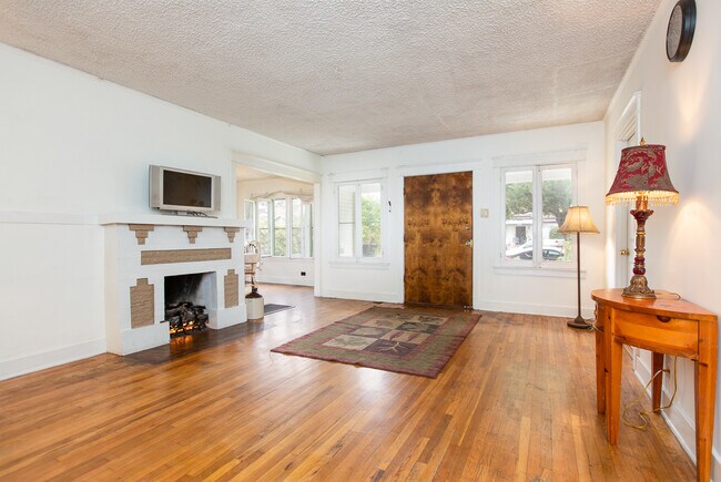 Building Photo - 3464 Perlita Ave