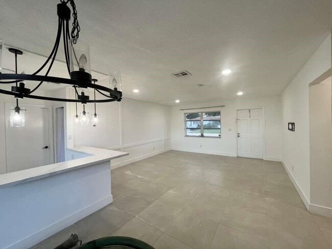 Foto del edificio - 3508 NW 23rd St