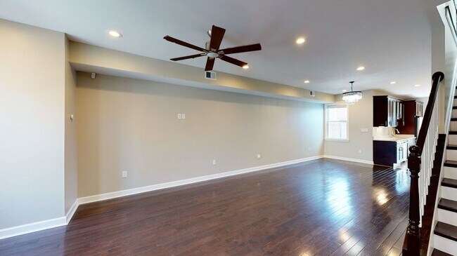 Building Photo - Beautiful Town Home Steps from H Street! P...
