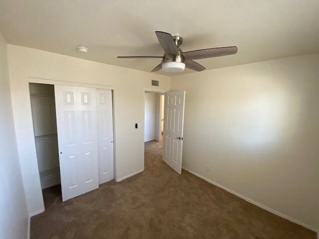 Foto del edificio - 953 N Desert Ave