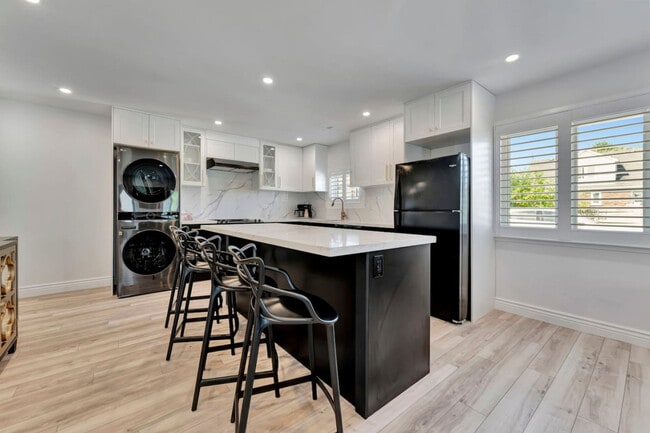 Building Photo - 4 Cecil Ave