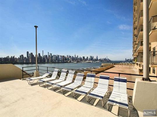 vista desde la piscina con temperatura regulada - 6600 J F Kennedy Blvd E