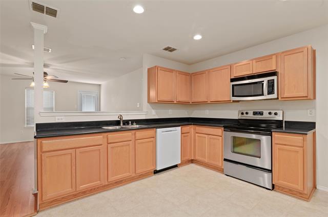 Building Photo - 2920 Groveland Ct