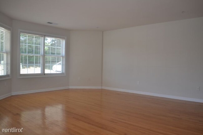 Building Photo - 2 br, 1 bath Condo - 793 Federal Rd 2 Unit 2